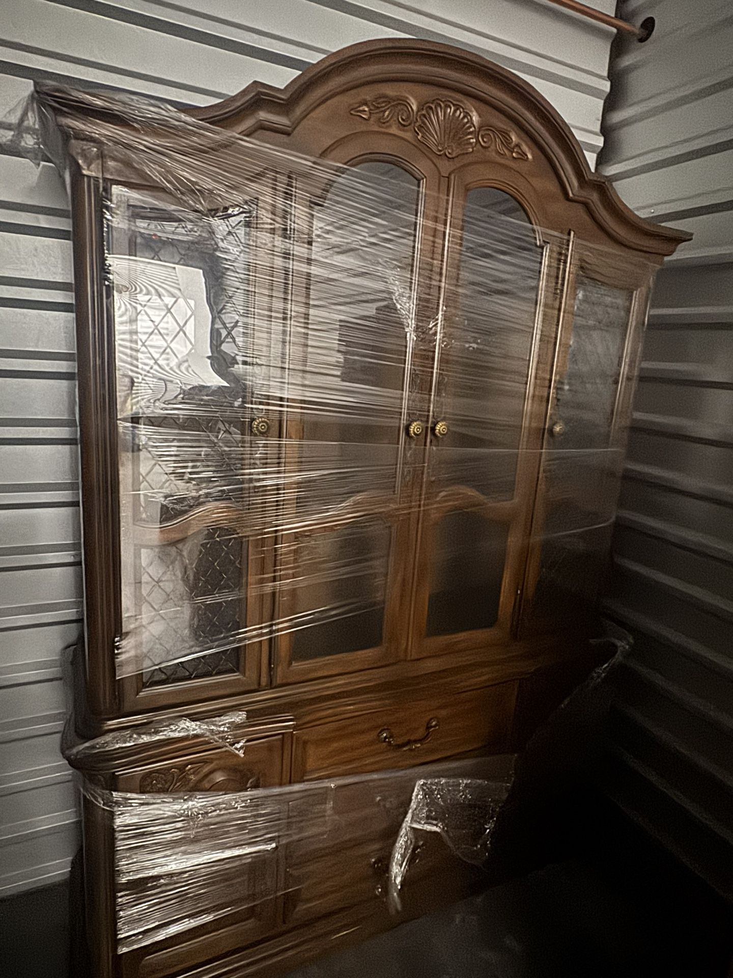 Hutch/ Table 8 Chairs