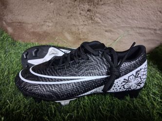 Soccer cleats us size 3.5youth