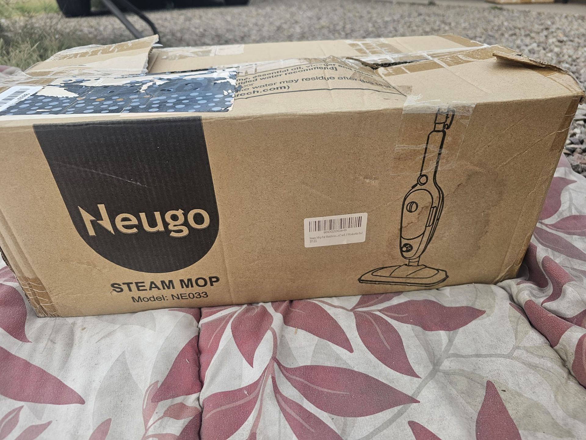 Neugo steam mop for cleaning hardwood floors, model NE033