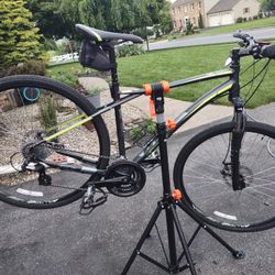 2017 GT Talera Hybrid Bike & Extras (M). VGC