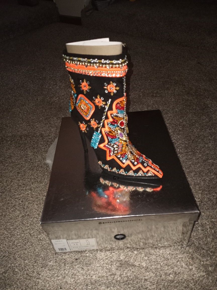 Azalea Wang Short Boot Size 8