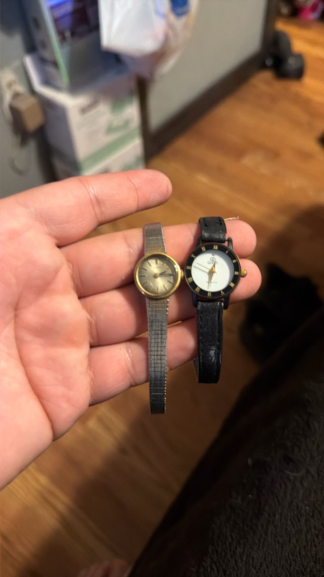 Two old watches times I want gucci Gucci