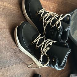 Snow boots