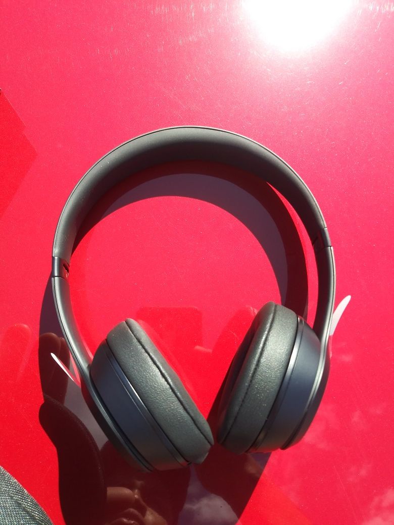 Beats solo 3 wireless headphones