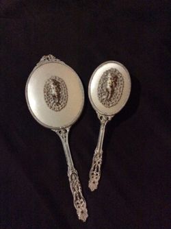 Cute Vintage set of mirror and brush