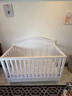 Crib good condition with mattress and mattress cover