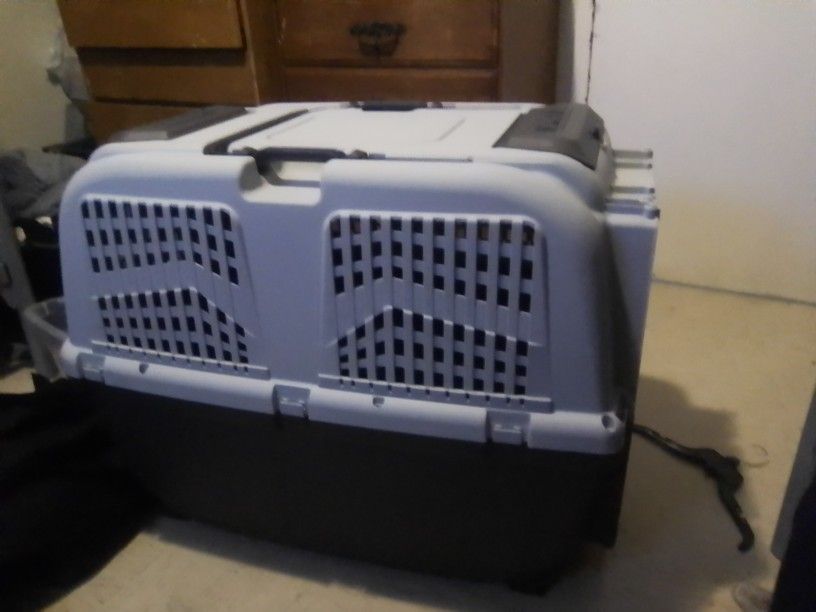Large Skudo Travel Carrier/Dog Kennel