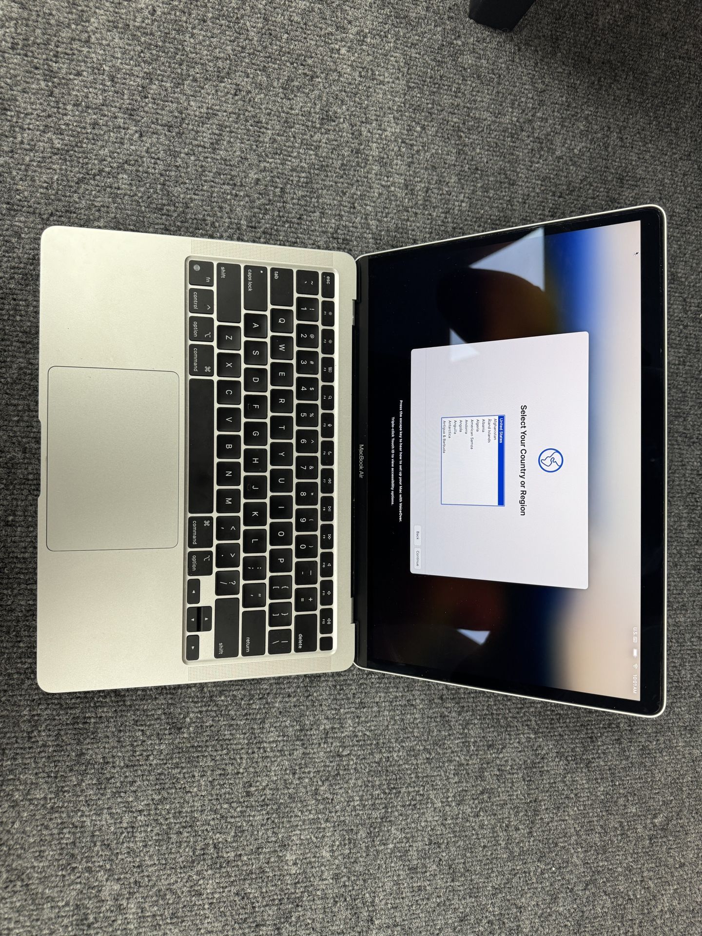 MacBook Air 13" (M1, 8GB RAM, 512GB SSD)