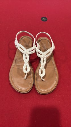 Women’s six sandals: used gently used, very good