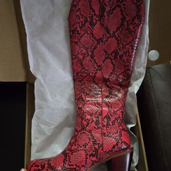 8.5 Woman's Snake Print Boots