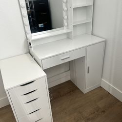 Vanity & Drawers 