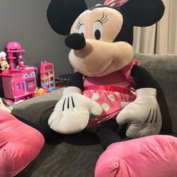 Giant Minnie Mouse 