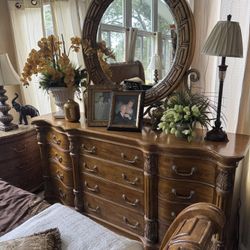 King Size Solid Wood Sleigh Bedroom Set – 5 Pieces