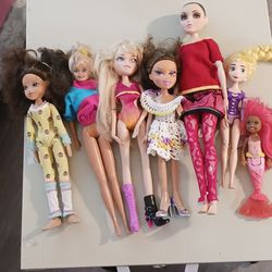Bundle of 7 Dolls: Vintage Bratz, Barbie, Chelsea, Disney, And Moxie Teenz Jamas