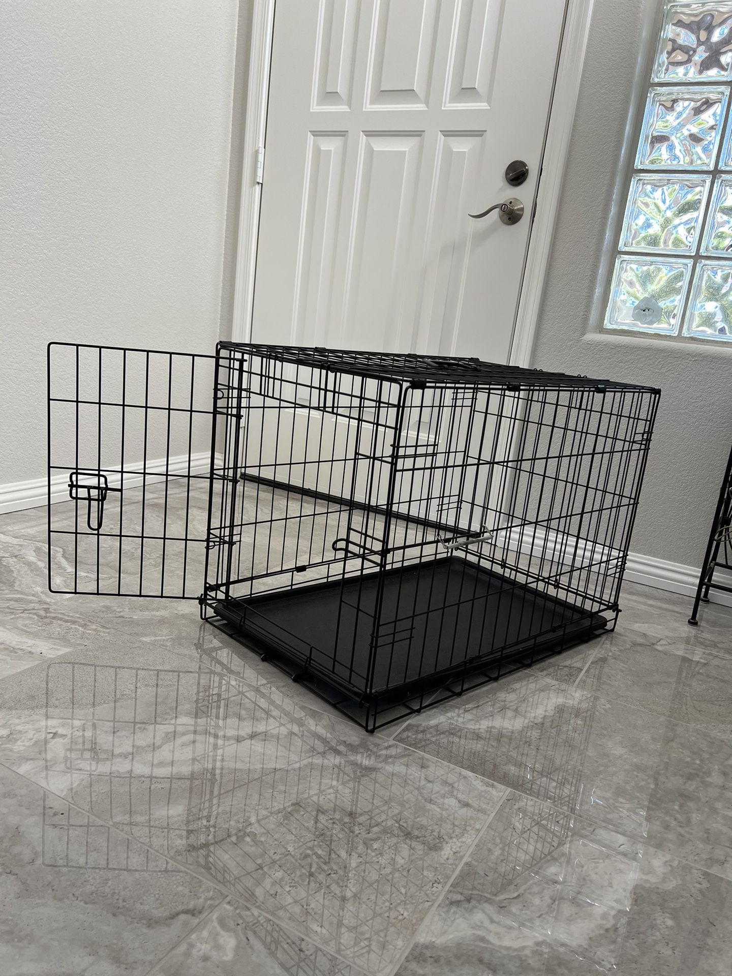 Medium Top Paw black folding dog crate - great condition 
