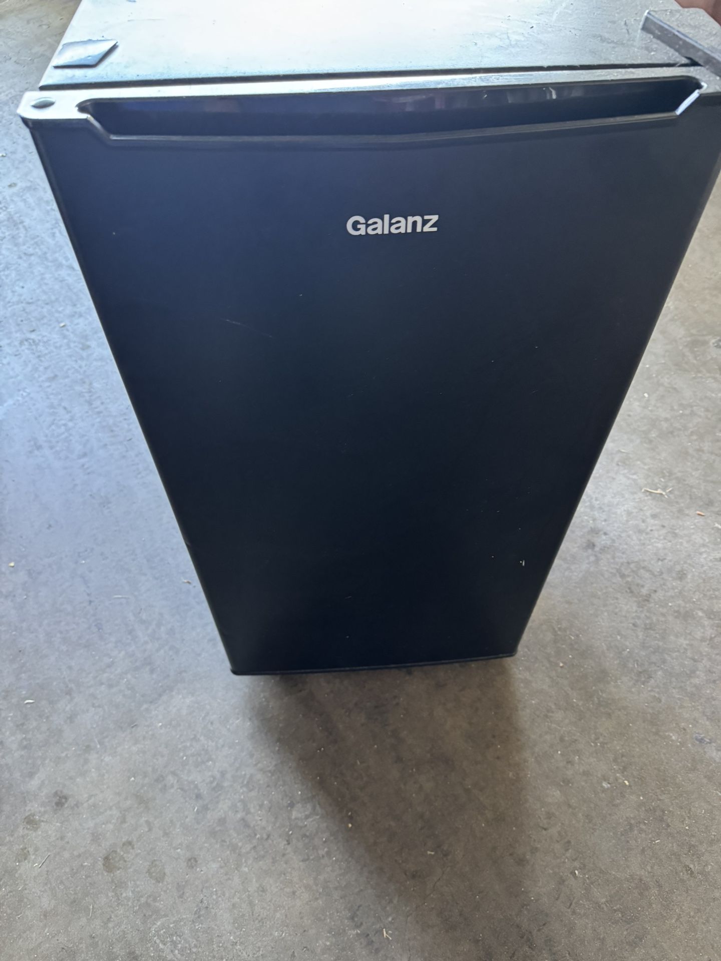 Galanz mini fridge