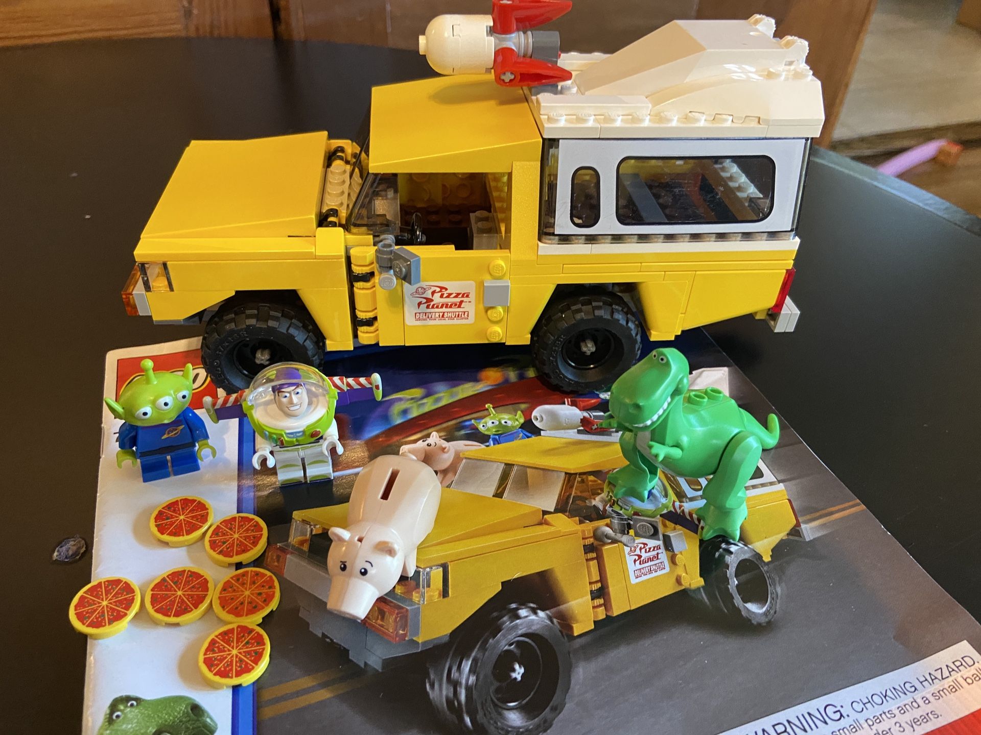 LEGO 7598 - Toy Story 3 Pizza Planet Truck Rescue — 100% Complete!
