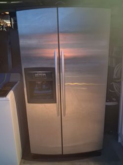 Side by side stainless steel refrigerator! Must Go!