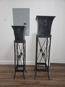 Set of 2 Wrought Iron Lion Head Plant Stands / Pedestal Planters
​