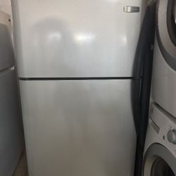 REFRIGERATOR WORKS GREAT 