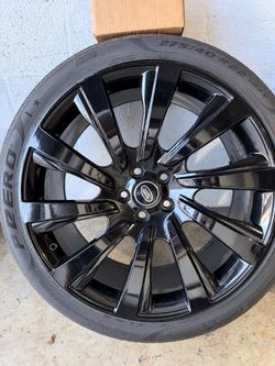 Set of 4 Land Rover Range Rover 22” Glossy Black Wheels with Pirelli P Zero Tires