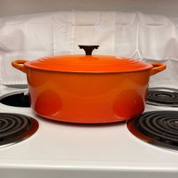 Le Creuset 6 3/4 Quart Dutch Oven. Vintage 