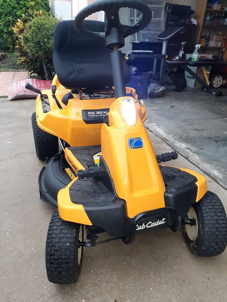 2019 CubCadet cc30h riding lawn mower