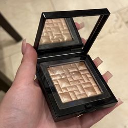 BOBBI BROWN highlighter- brand new!