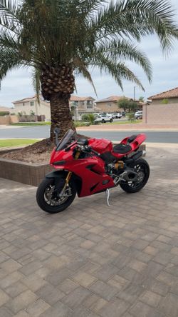 DUCATI Panigale V2S 2025