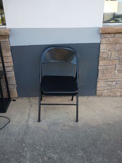 4 folding chairs( Fayetteville Ga