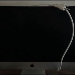 Apple iMac comes with Apple Magic wireless Keyboard and mouse