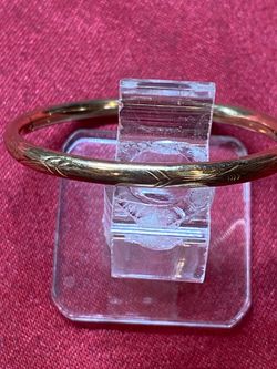 Vintage 10K Gold Shell Baby Bracelet Mid-Century Hinged Bangle