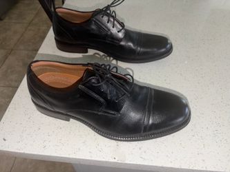 Men’s dress shoes (dockers)