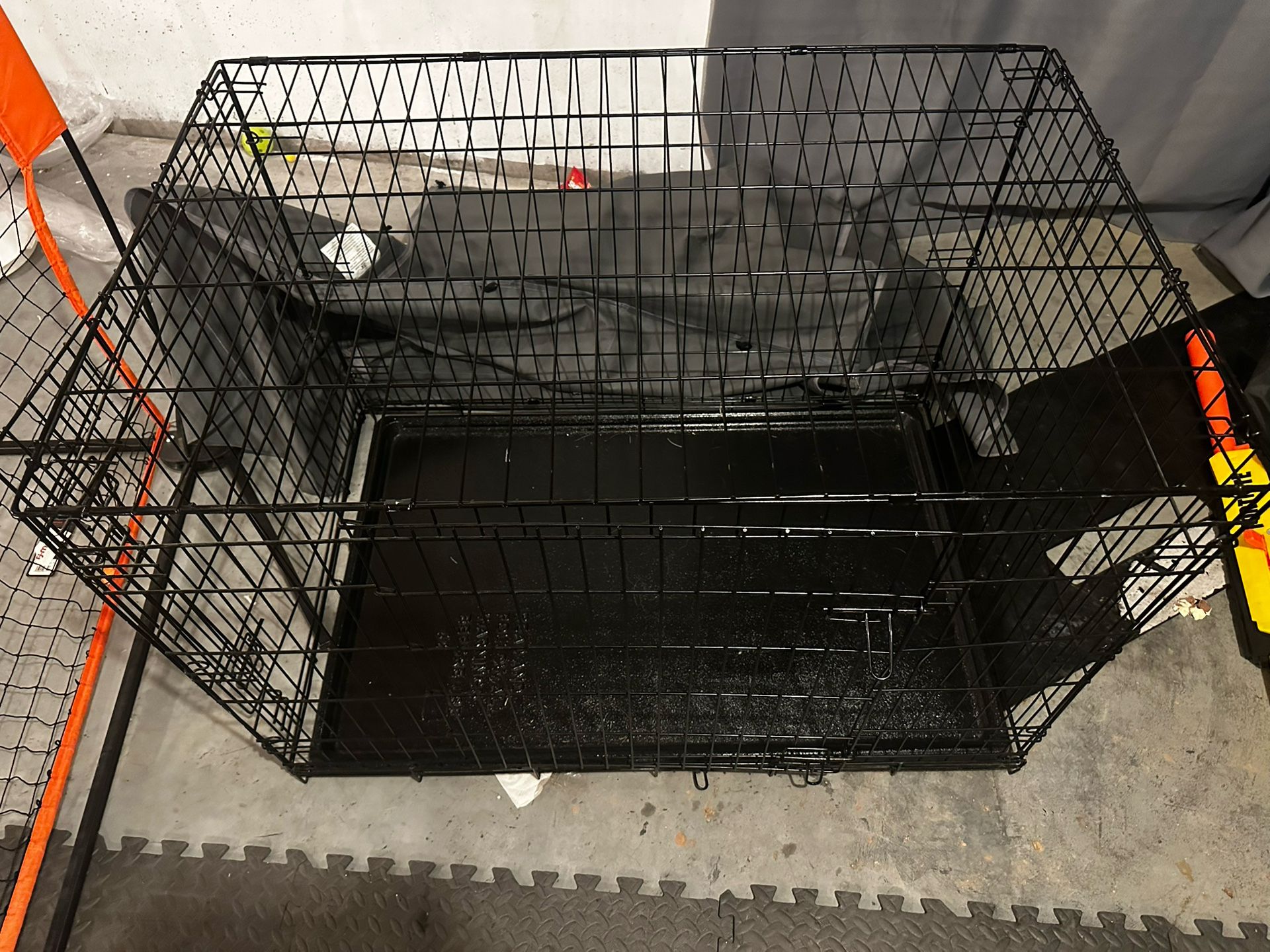 Dog crate 4’x2.5’x 2.5’ Double Door