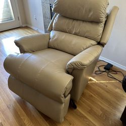 La-Z-Boy Electric Recliner (barely used!)