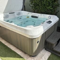 Jacuzzi J-425 Spa - Works Like New