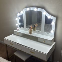 Make Up Stand With Stool