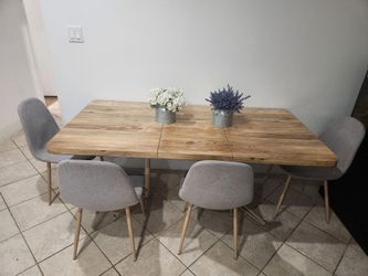 Kitchen Table and 4 Chairs