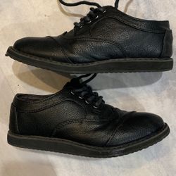 Boys TOMS Shoes Size 1