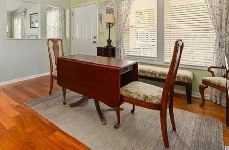 Expendablee Dining Table and 4 chairs set