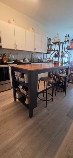 Ashley Furniture "Gesthaven" Counter Height Dining Table / Kitchen Island — Like-New Condition!