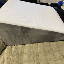 Bed Wedge Pillow