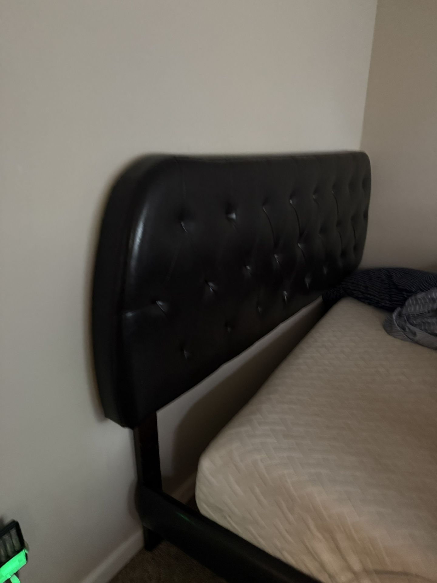 ๐๏ธ Brown Faux Leather Headboard & Bed Frame โ $120 OBO