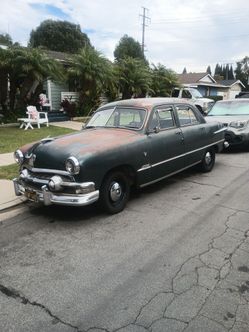 1951 Ford custom deluxe