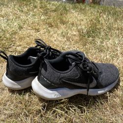 Womens Nike shoes size 7.5/8 