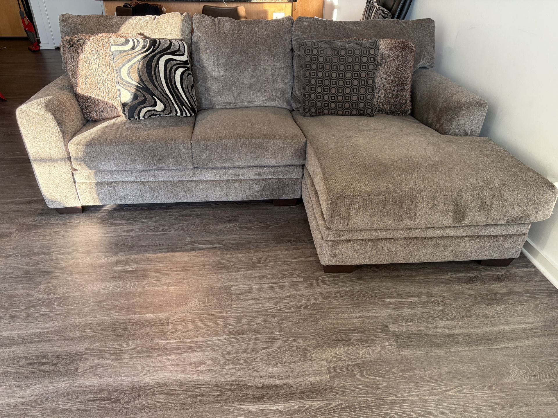 BEAUTIFUL Luxe Gray 95'' 2 Piece Right Arm Facing Chaise Sectional