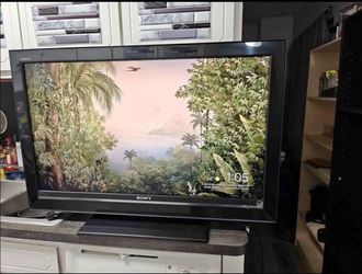 Sony BRAVIA 40-inch 1080p LCD HDTV KDL-40V3000
no remote but works with universal remote.