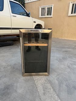 Wine cooler fridge