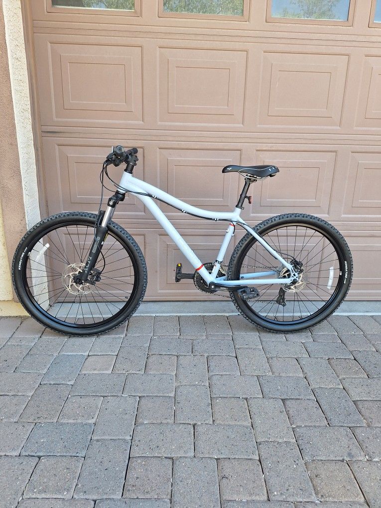 CO_OP DRT 1.1 MOUNTAIN BIKE 27.5 INCH LIKE NEW ( CHECK MY OTHER BIKES)