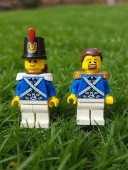 Lego Bluecoat Sargeant And Soldier Minifigures 
